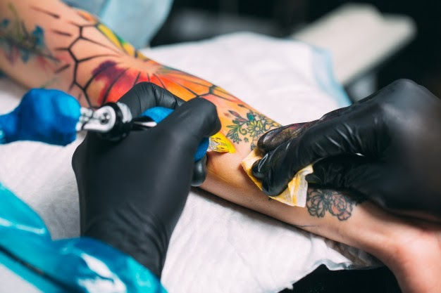 Curso de tatuagem online: os melhores para aprender a tatuar
