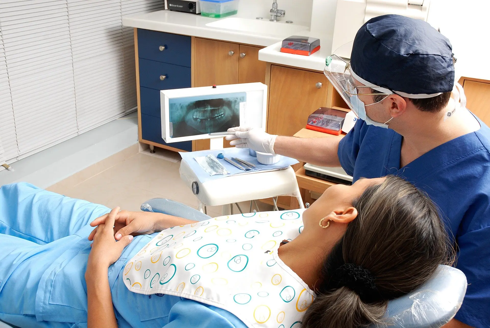 Quanto ganha um dentista com seu próprio consultório? Média salarial
