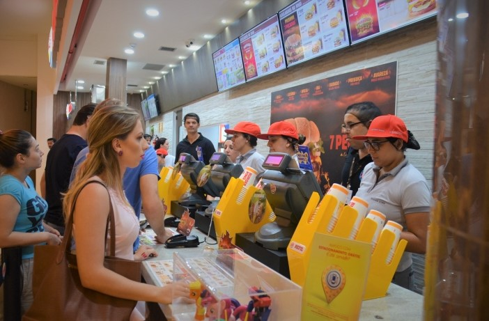 Jovem Aprendiz Burger King 2024: inscrição, vagas, salário e como funciona